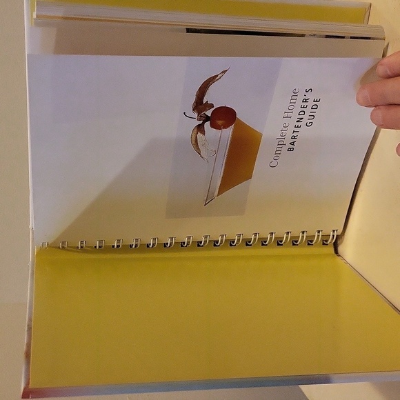 Complete home bartender guide, 780 recipes, spiral binder - Picture 4 of 8